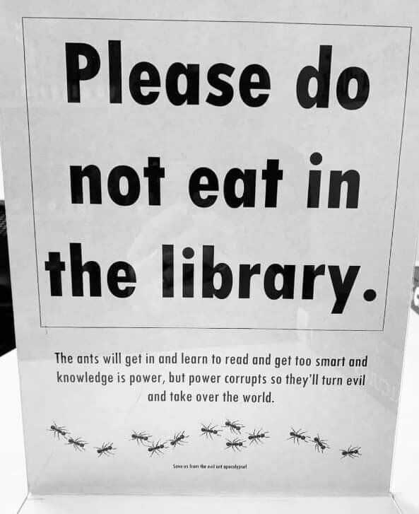 제발 도서관에서 먹을 것 좀 먹지 마세요.jpg