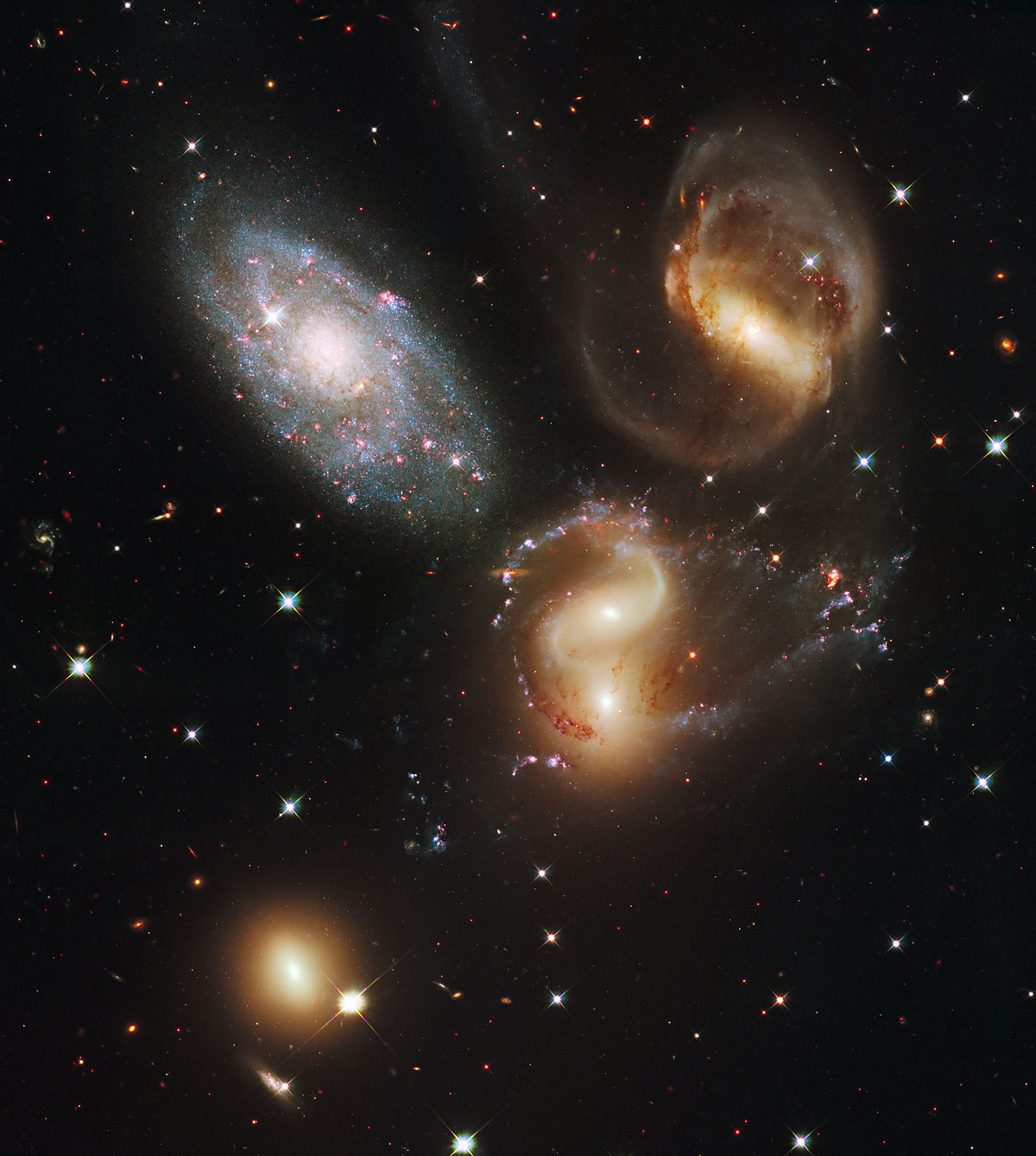 1200px-Stephan',s_Quintet_Hubble_2009.full_denoise.jpg